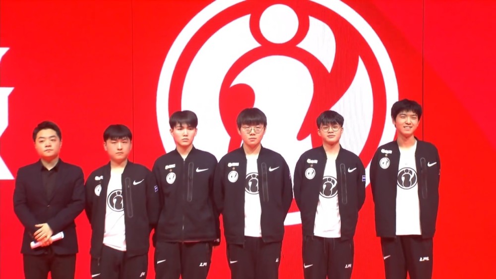 领先4杆 领先4杆